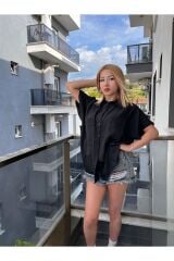 Siyah kısa kollu gömlek